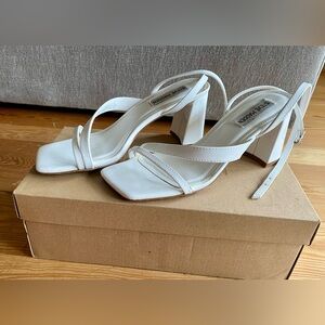 Steve Madden White Block Heel Sandal Shoe Size 7